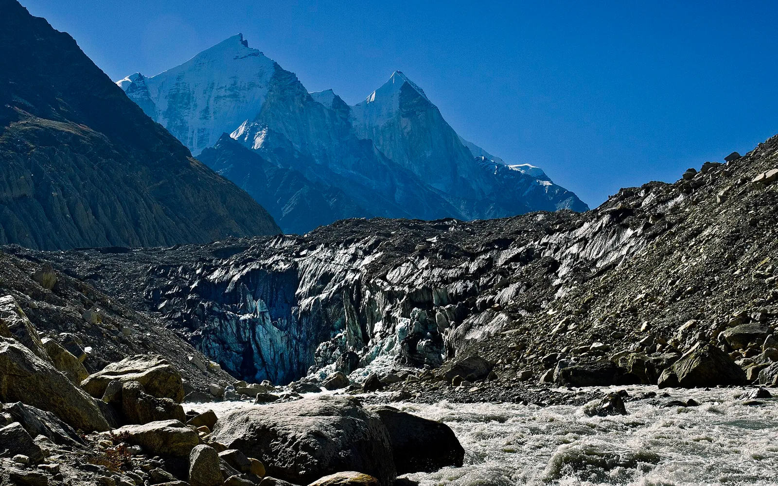 Gangotri glacier terrain representing the Kedartal Trek