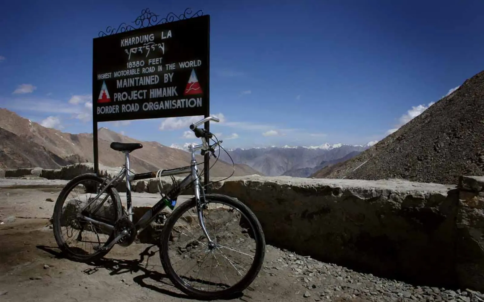 A mountain bicycle at Khardung La in Ladakh